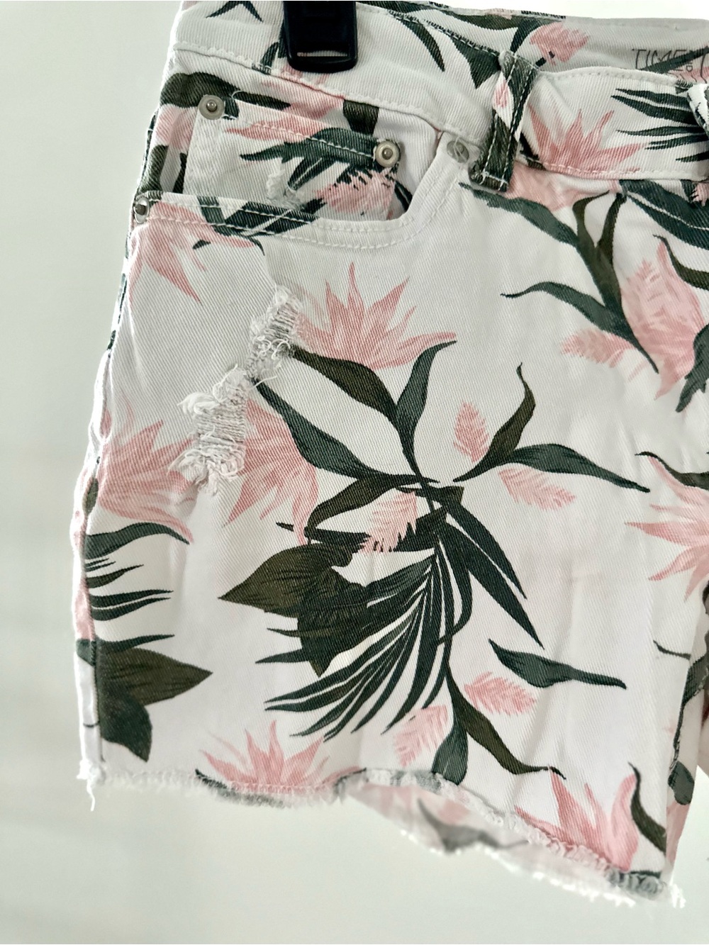 Time and Tru White Denim Shorts with Pink Floral Print - Picture 4 of 6